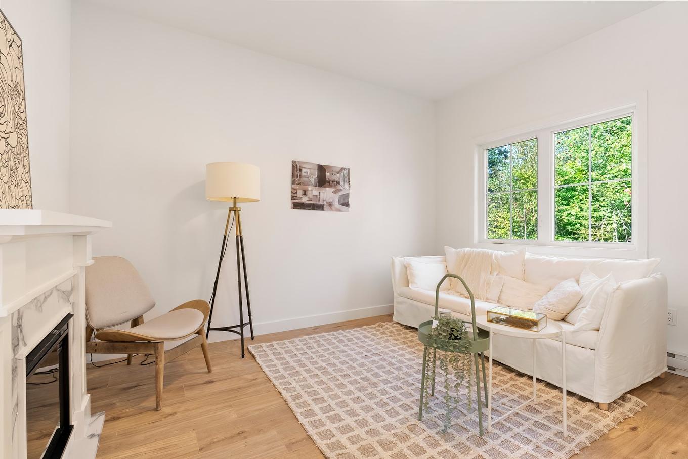 Salon - Rue Des Érables, Val-Alain, QC - Indoor