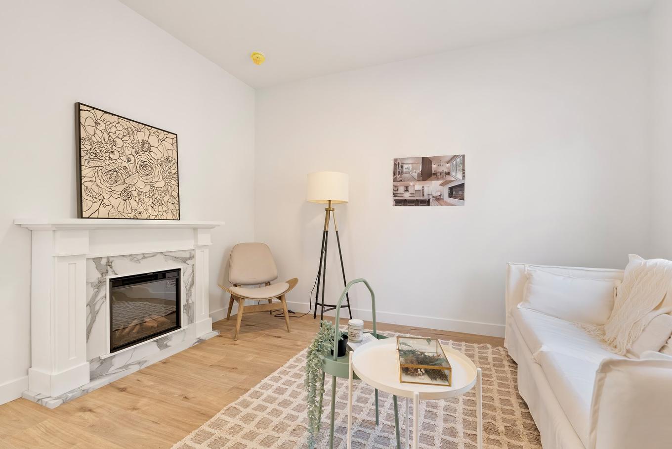 Salon - Rue Des Érables, Val-Alain, QC - Indoor Photo Showing Living Room With Fireplace