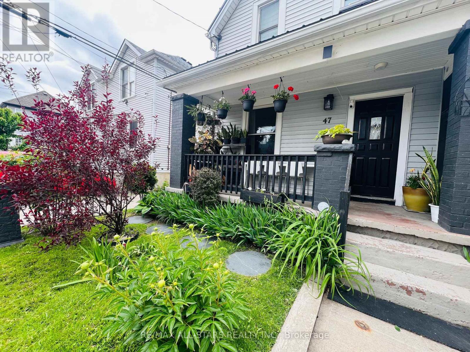 47 Douglas Avenue, Hamilton, ON - Outdoor