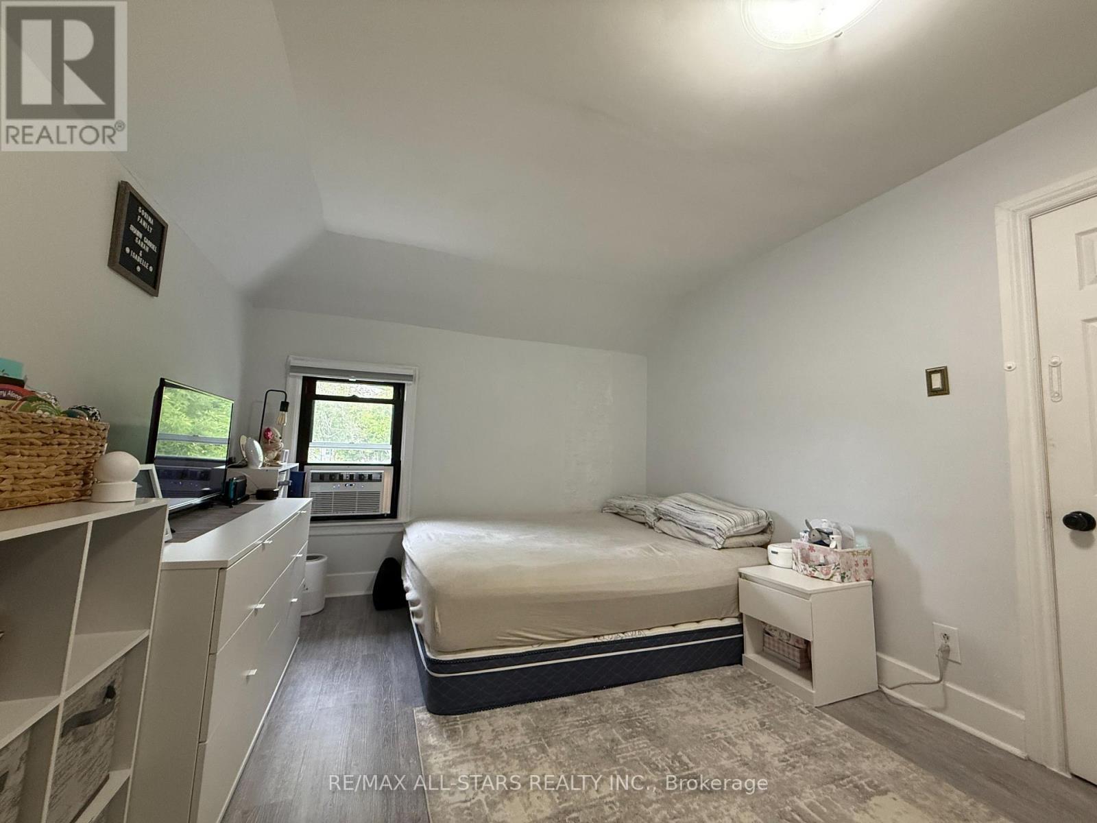 47 Douglas Avenue, Hamilton, ON - Indoor Photo Showing Bedroom