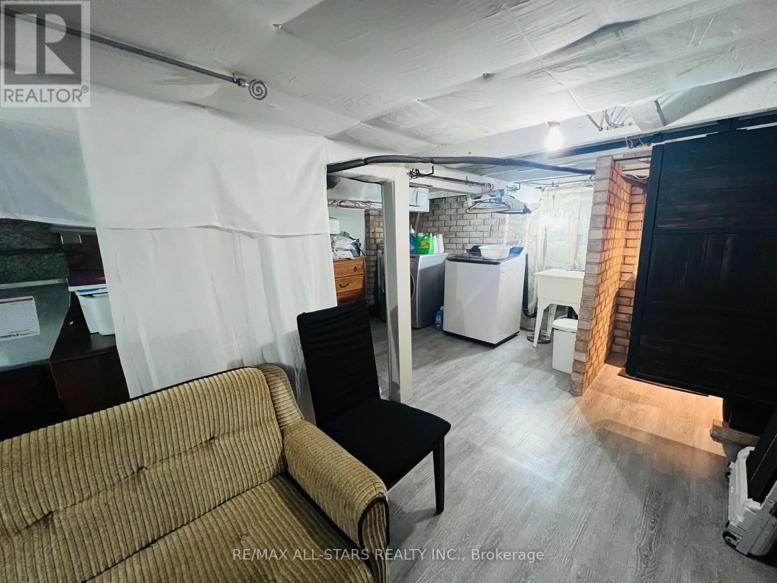 47 Douglas Avenue, Hamilton, ON - Indoor