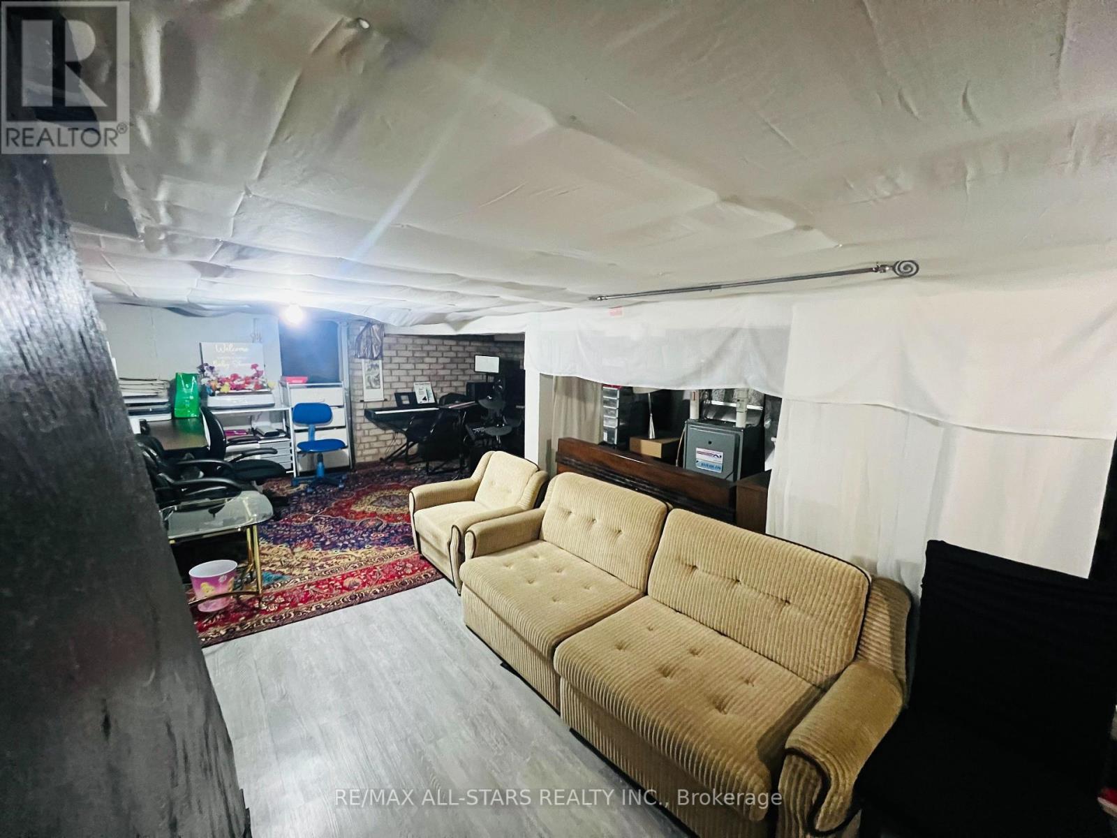 47 Douglas Avenue, Hamilton, ON - Indoor