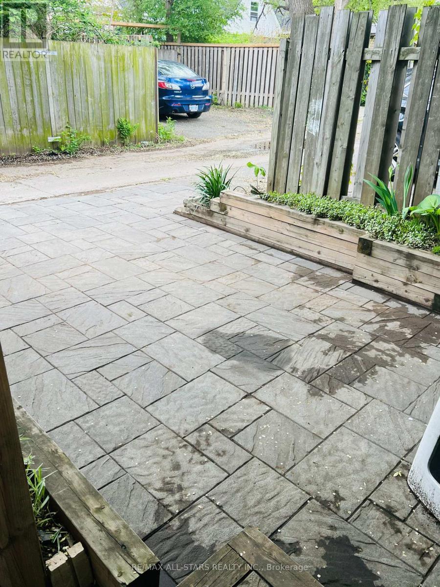 47 Douglas Avenue, Hamilton, ON - Outdoor