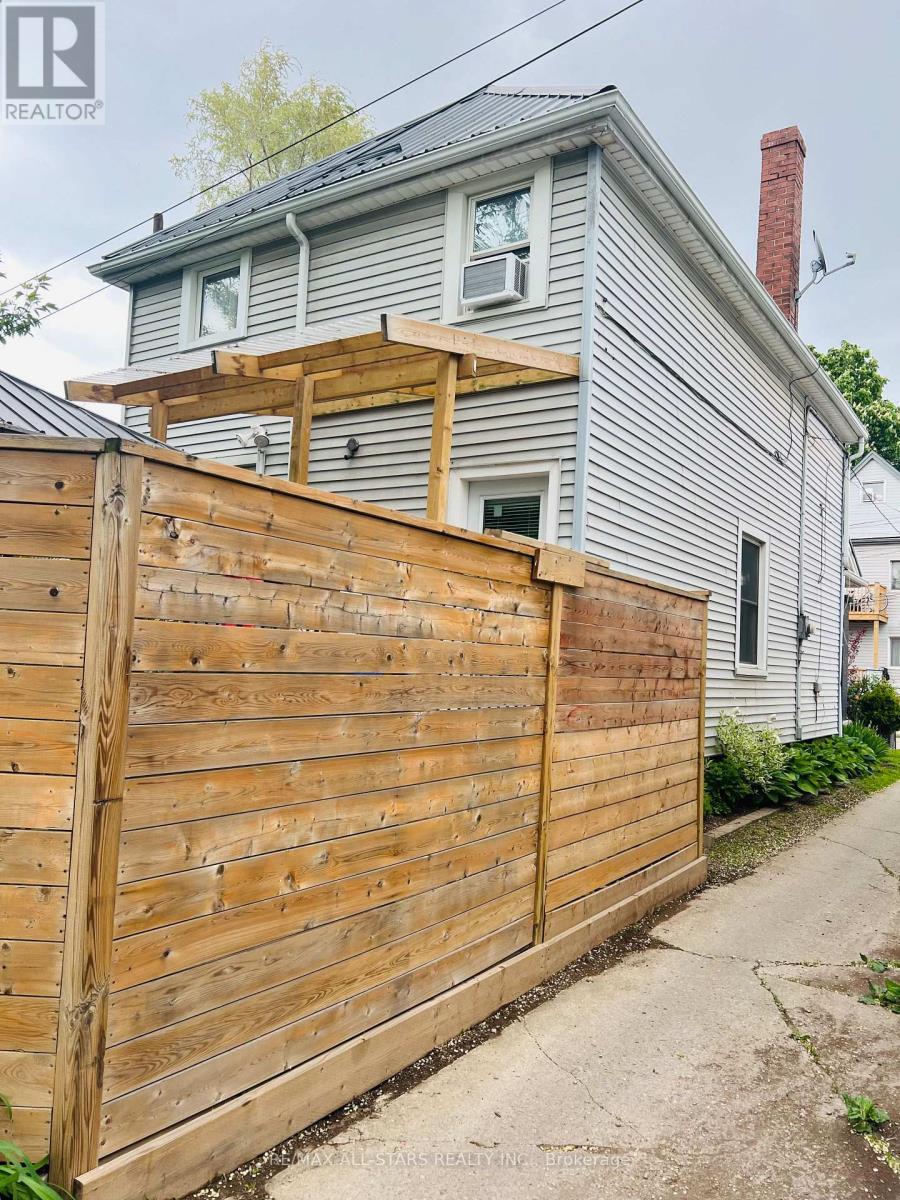 47 Douglas Avenue, Hamilton, ON - Outdoor With Exterior