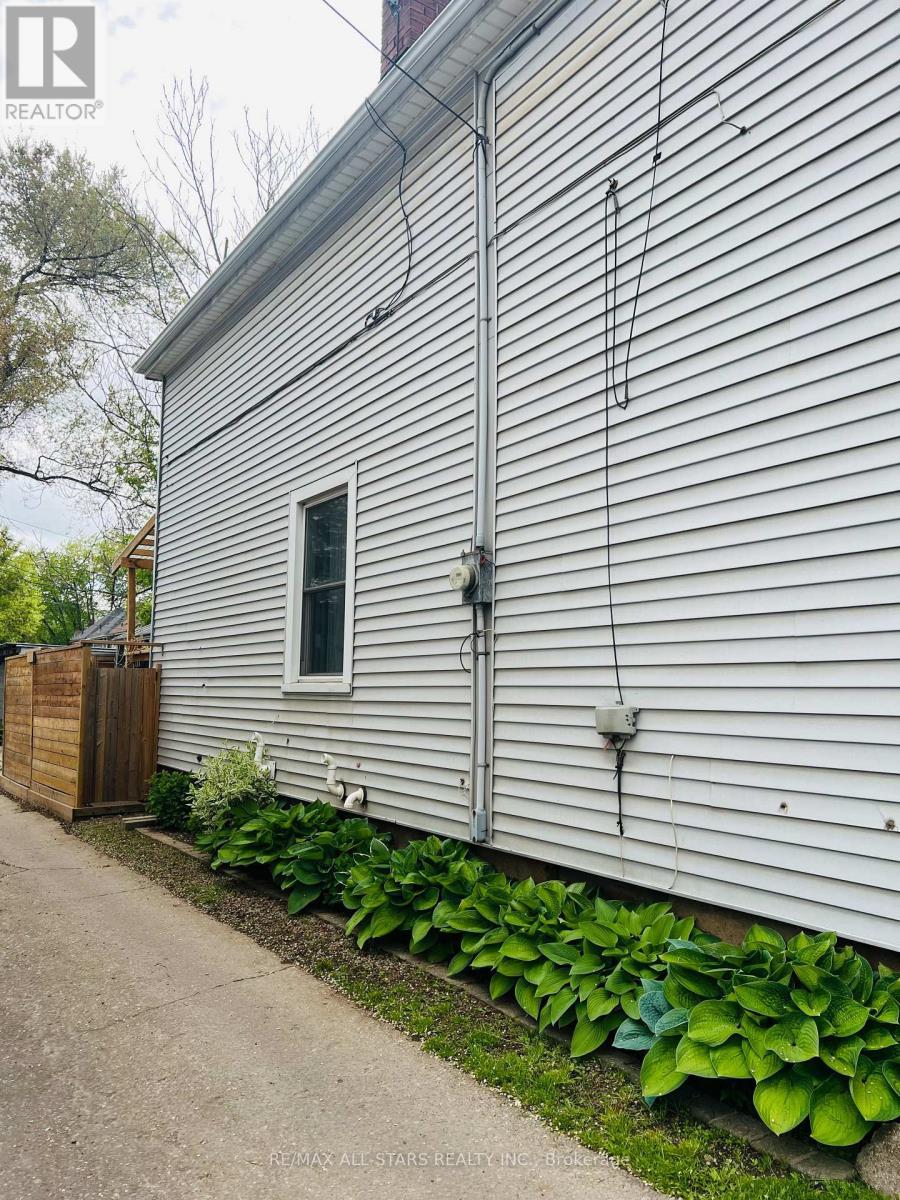 47 Douglas Avenue, Hamilton, ON - Outdoor