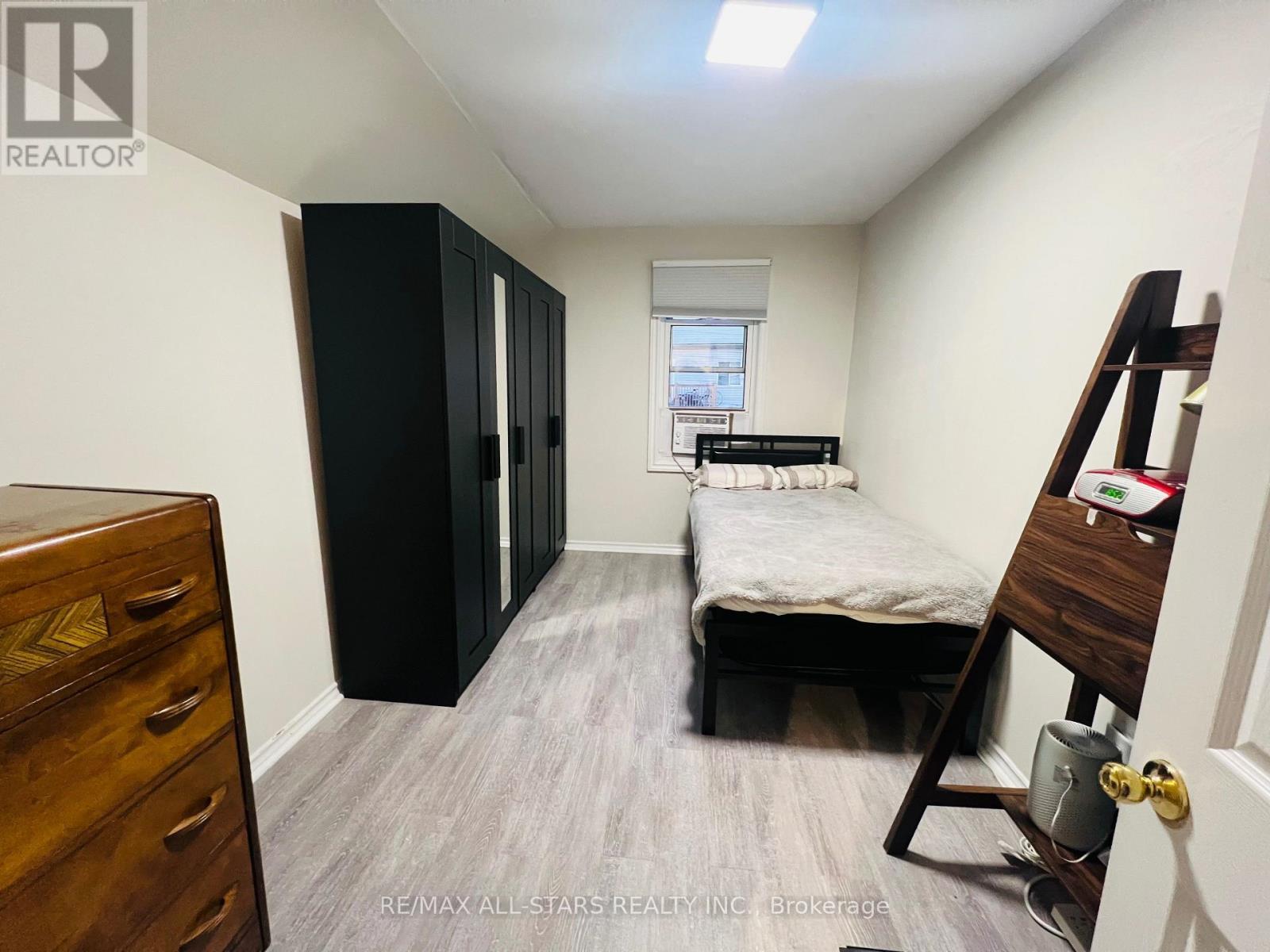 47 Douglas Avenue, Hamilton, ON - Indoor Photo Showing Bedroom