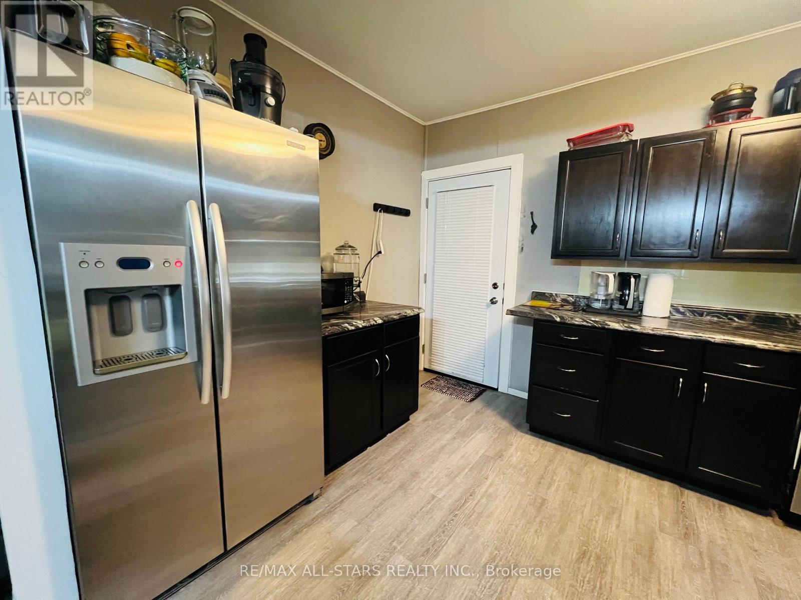 47 Douglas Avenue, Hamilton, ON - Indoor Photo Showing Kitchen