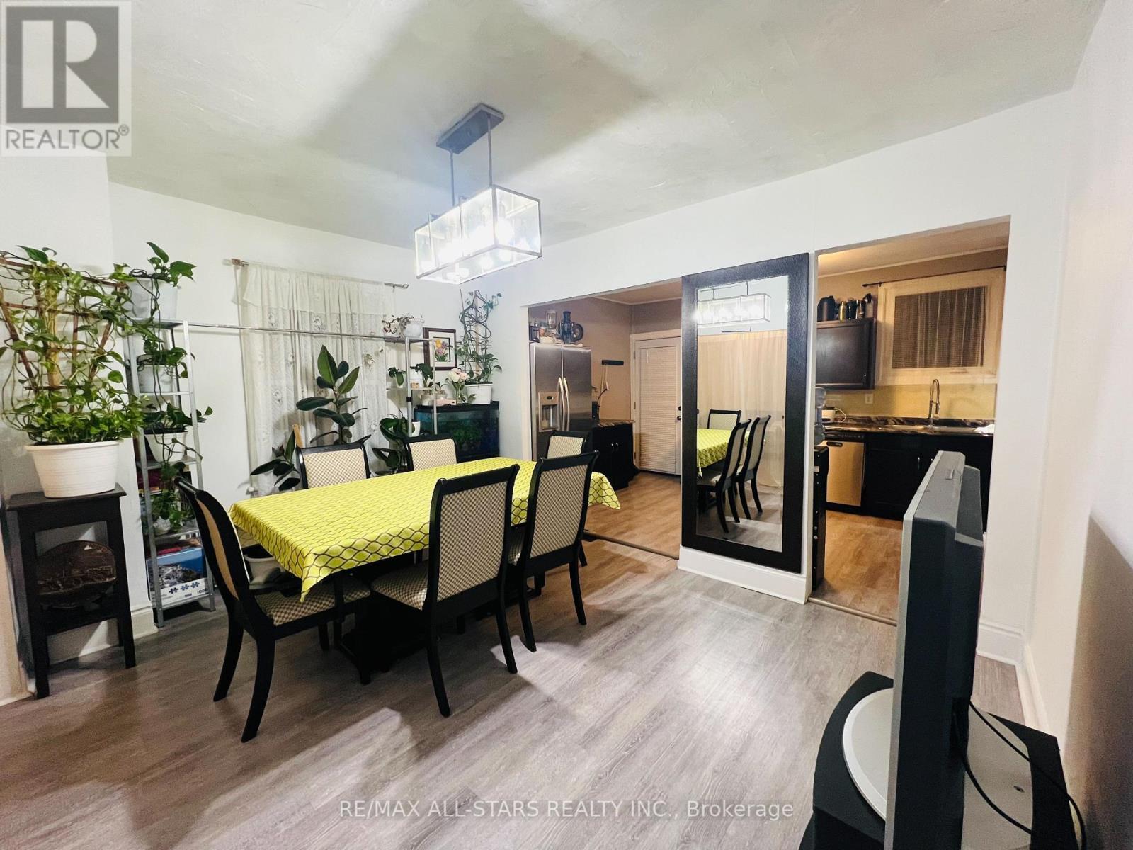 47 Douglas Avenue, Hamilton, ON - Indoor Photo Showing Dining Room