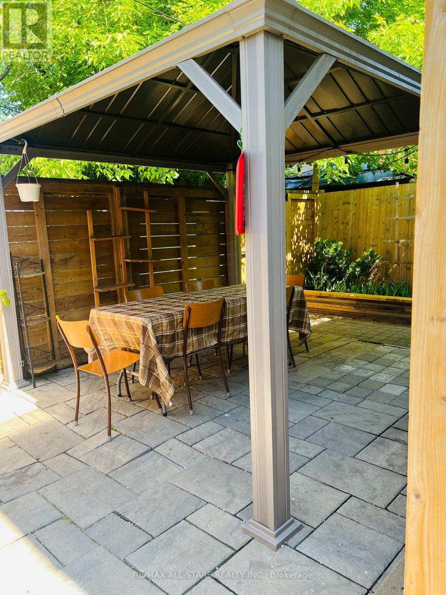 47 Douglas Avenue, Hamilton, ON - Outdoor