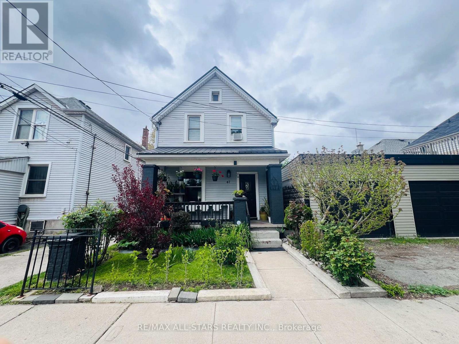 47 Douglas Avenue, Hamilton, ON - Outdoor With Deck Patio Veranda With Facade