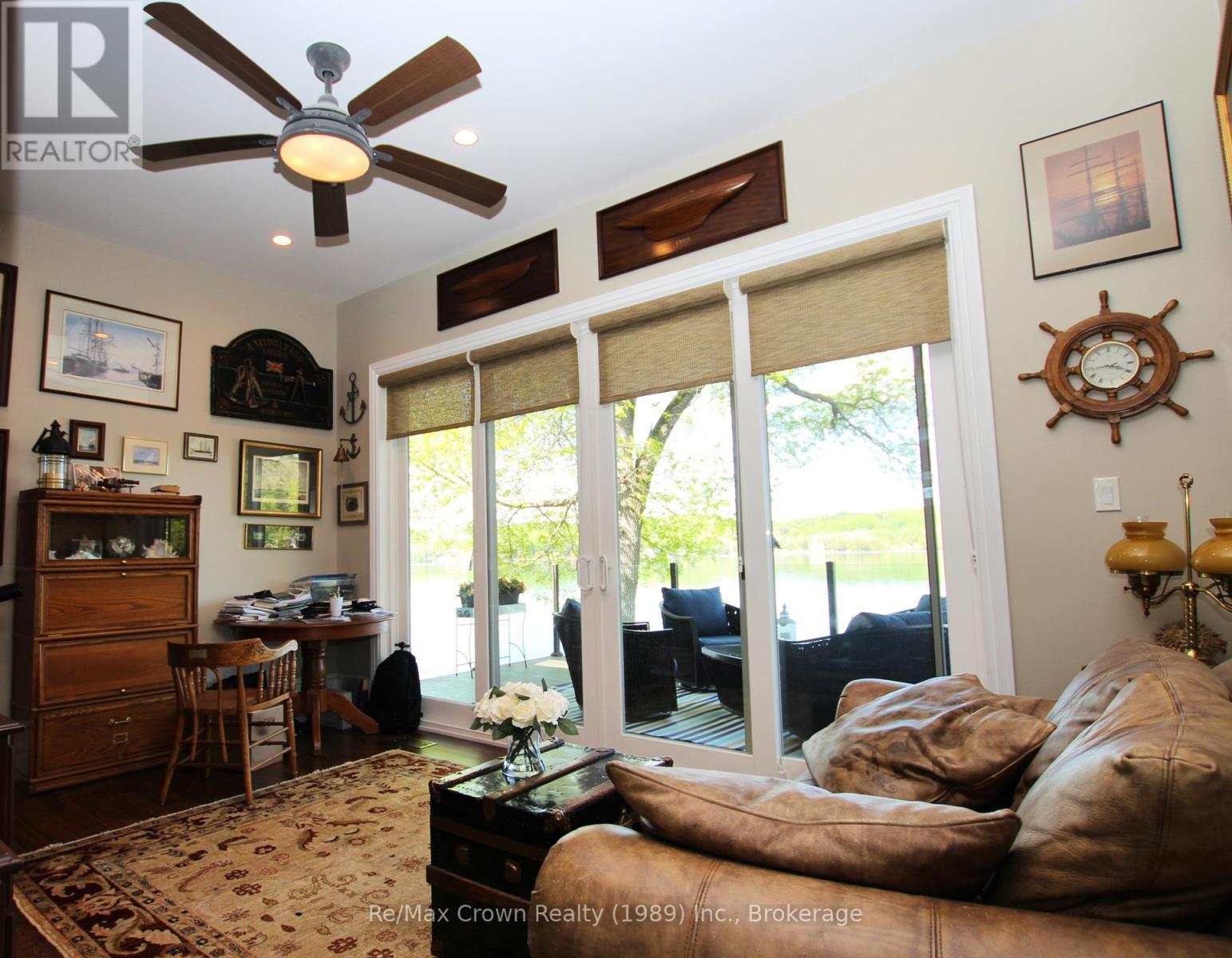 7313 Highway 534 Highway, Parry Sound Remote Area (Restoule), ON - Indoor Photo Showing Living Room