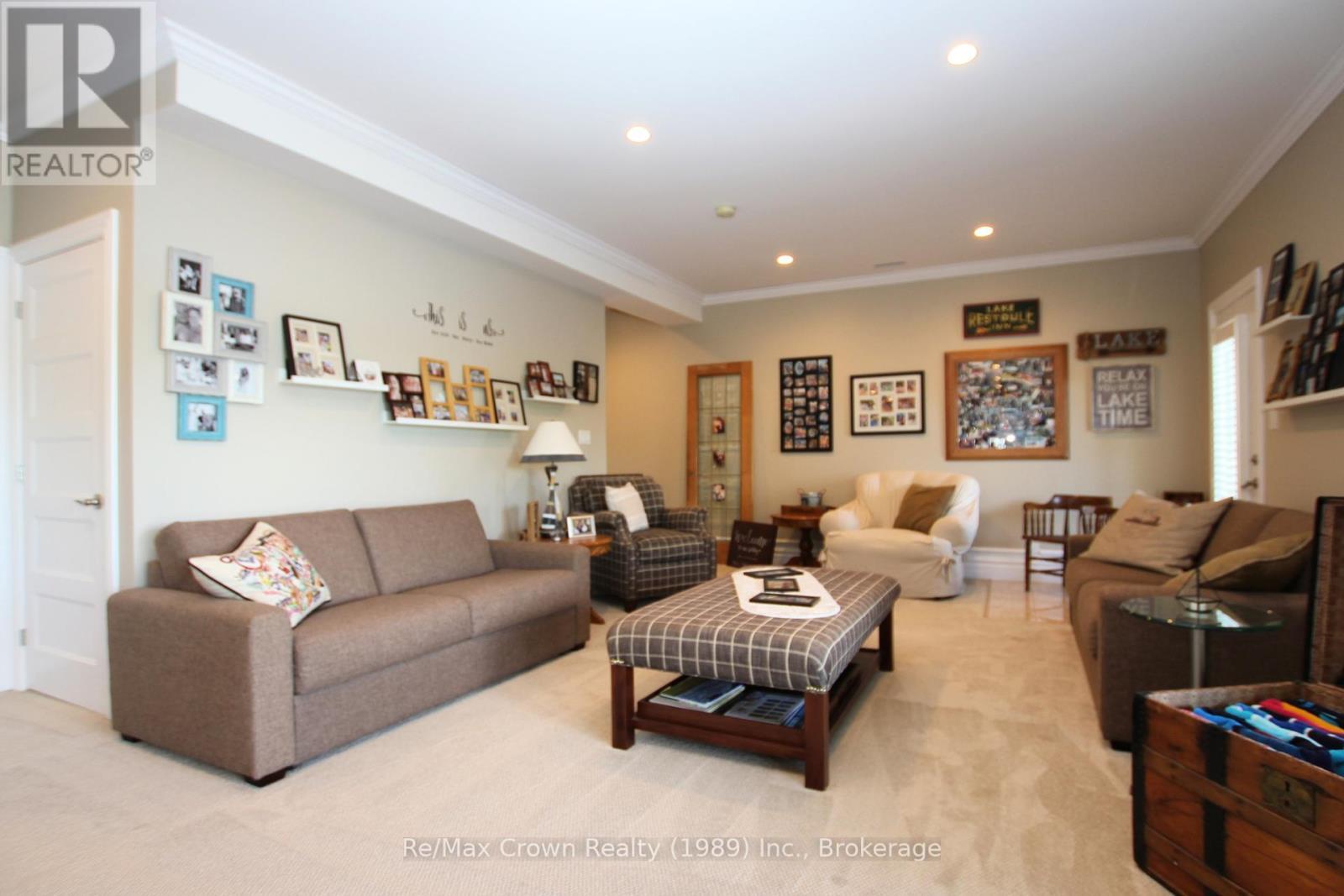 7313 Highway 534 Highway, Parry Sound Remote Area (Restoule), ON - Indoor Photo Showing Living Room