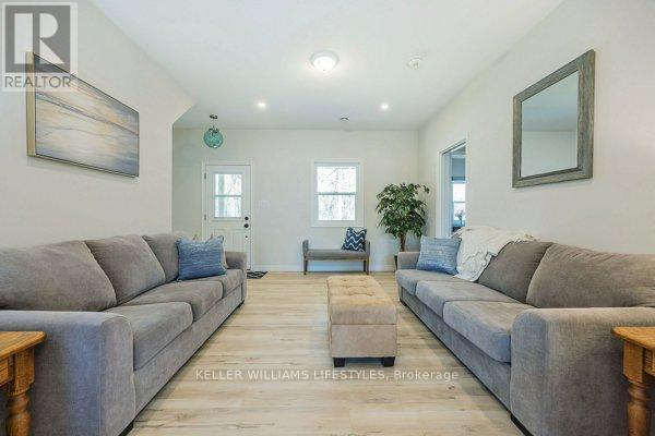 6 Addison Street, Bayham (Port Burwell), ON - Indoor Photo Showing Living Room