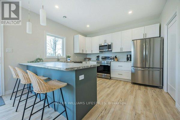 6 Addison Street, Bayham (Port Burwell), ON - Indoor Photo Showing Kitchen With Upgraded Kitchen