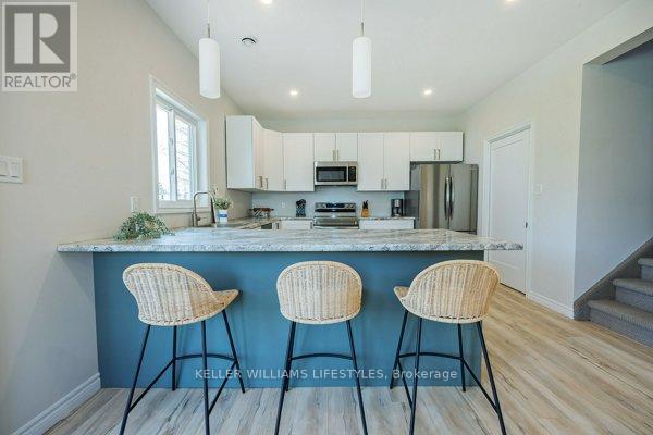 6 Addison Street, Bayham (Port Burwell), ON - Indoor Photo Showing Kitchen With Upgraded Kitchen