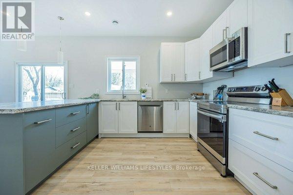 6 Addison Street, Bayham (Port Burwell), ON - Indoor Photo Showing Kitchen With Upgraded Kitchen