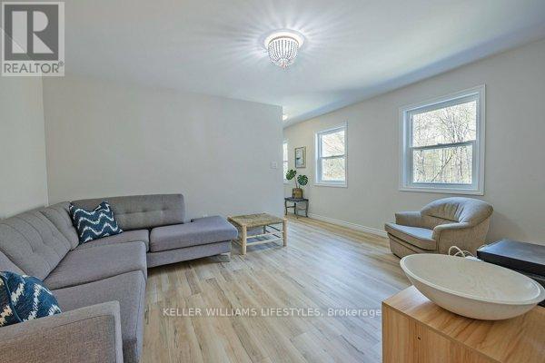6 Addison Street, Bayham (Port Burwell), ON - Indoor Photo Showing Living Room