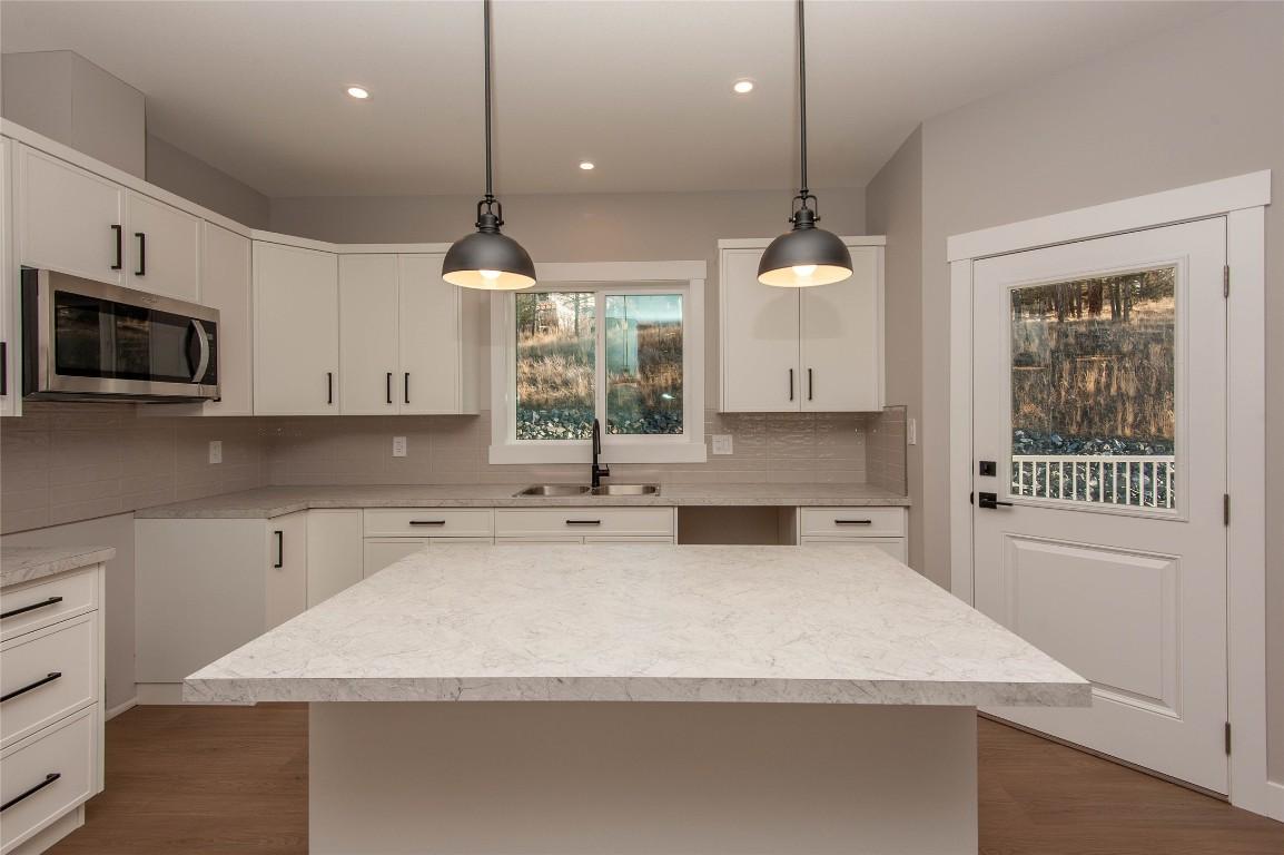 431 Poplar Drive, Logan Lake, BC - Indoor Photo Showing Kitchen With Double Sink