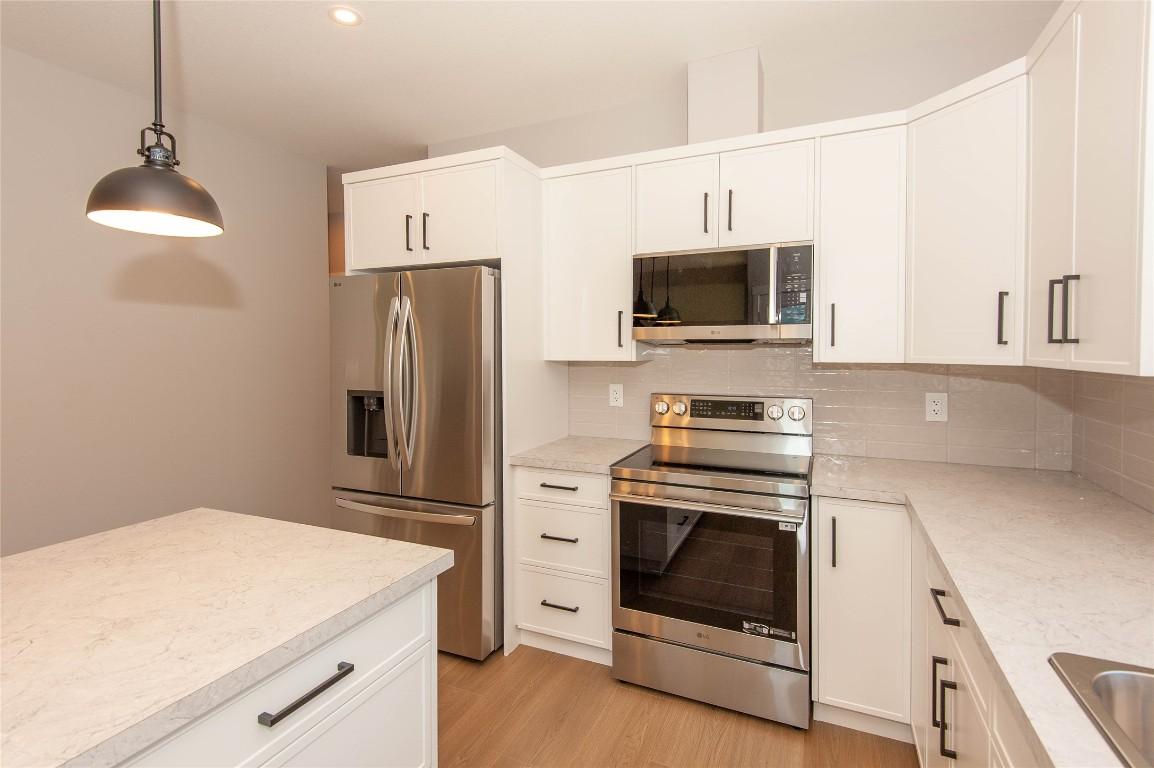 431 Poplar Drive, Logan Lake, BC - Indoor Photo Showing Kitchen