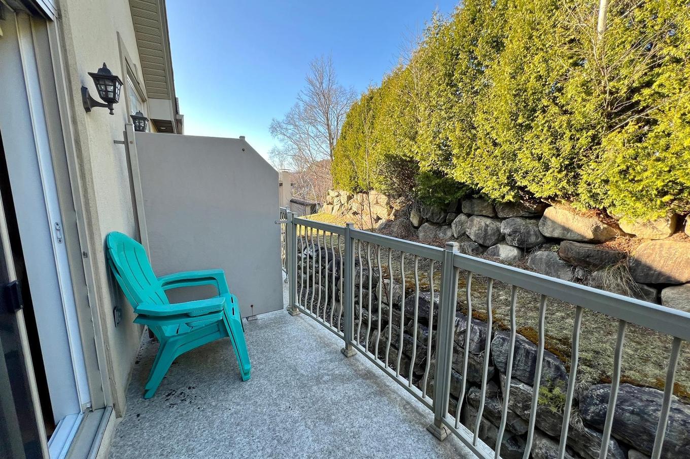 Terrasse - 206-500 Ch. Des Frênes, Piedmont, QC - Outdoor With Exterior