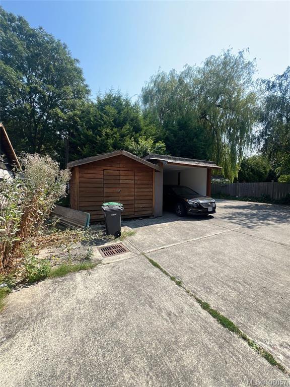 3185 Quadra St, Victoria, BC