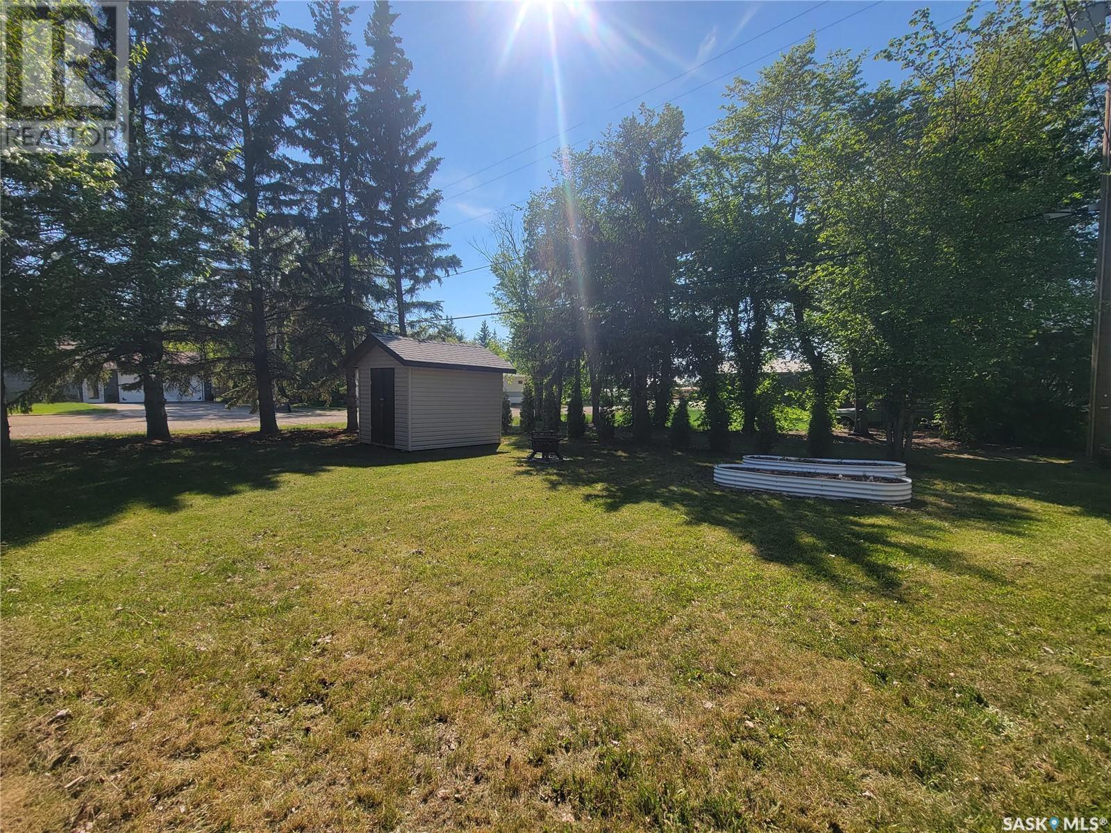 16 4Th Avenue E, Neilburg, SK - Outdoor