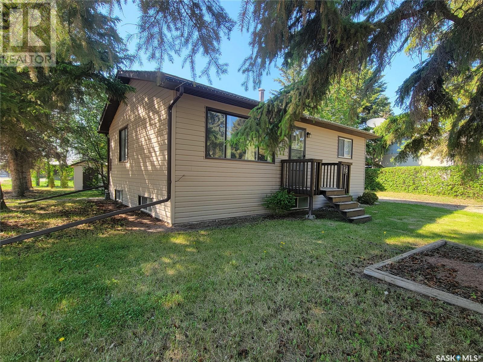 16 4Th Avenue E, Neilburg, SK - Outdoor