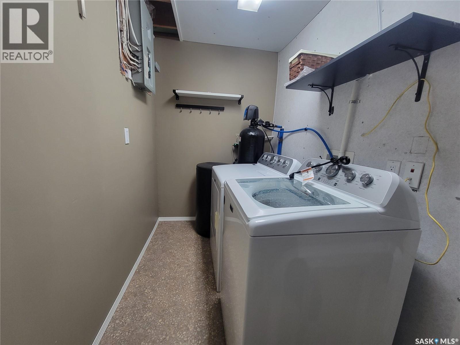 16 4Th Avenue E, Neilburg, SK - Indoor Photo Showing Laundry Room