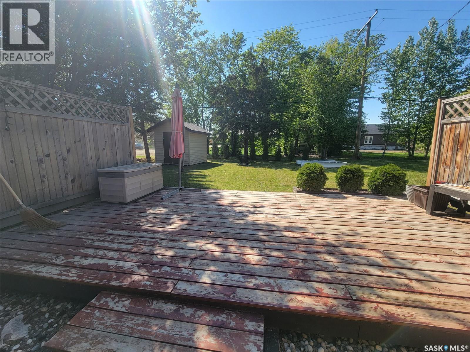 16 4Th Avenue E, Neilburg, SK - Outdoor With Deck Patio Veranda