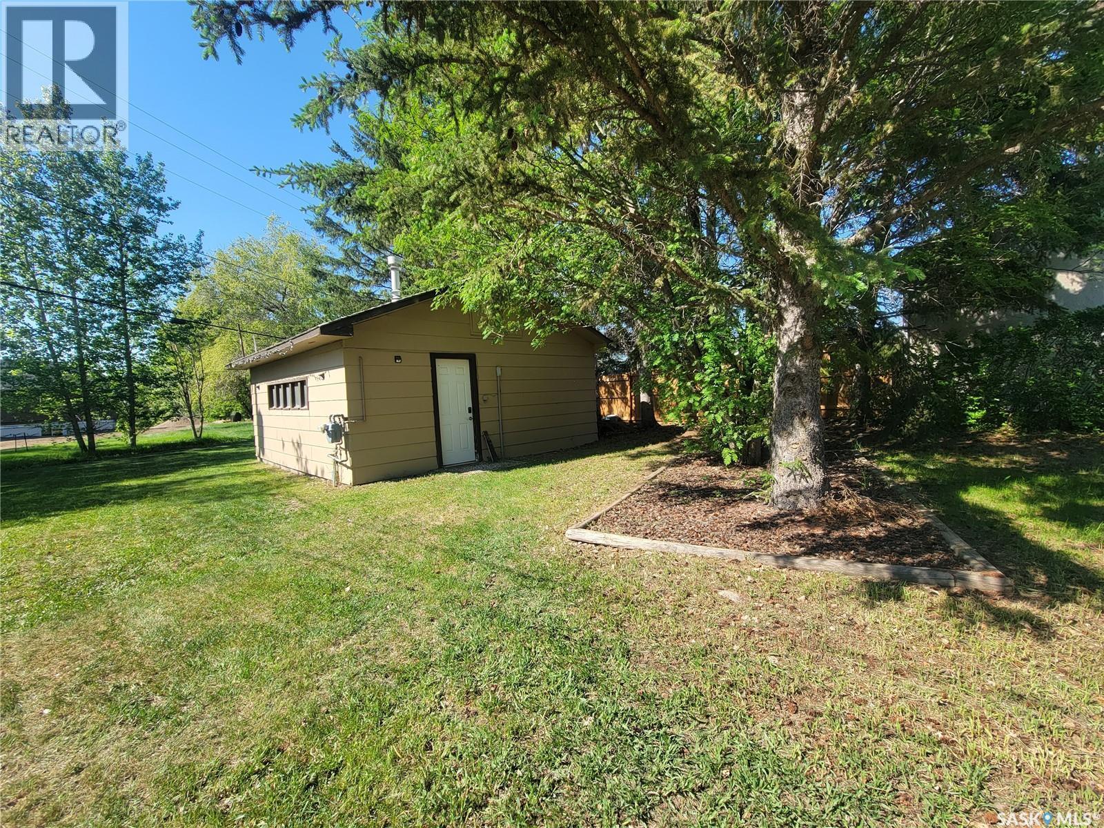 16 4Th Avenue E, Neilburg, SK - Outdoor