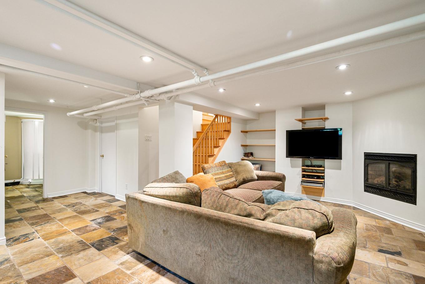 Basement - 58 Av. Beverley, Mont-Royal, QC - Indoor With Fireplace