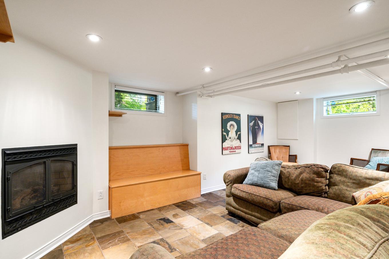 Basement - 58 Av. Beverley, Mont-Royal, QC - Indoor With Fireplace