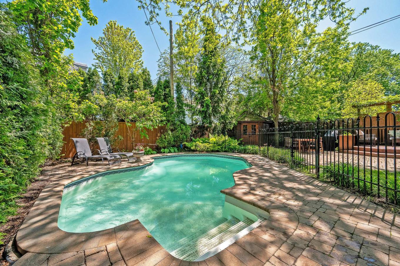 Pool - 58 Av. Beverley, Mont-Royal, QC - Outdoor With In Ground Pool With Deck Patio Veranda With Backyard