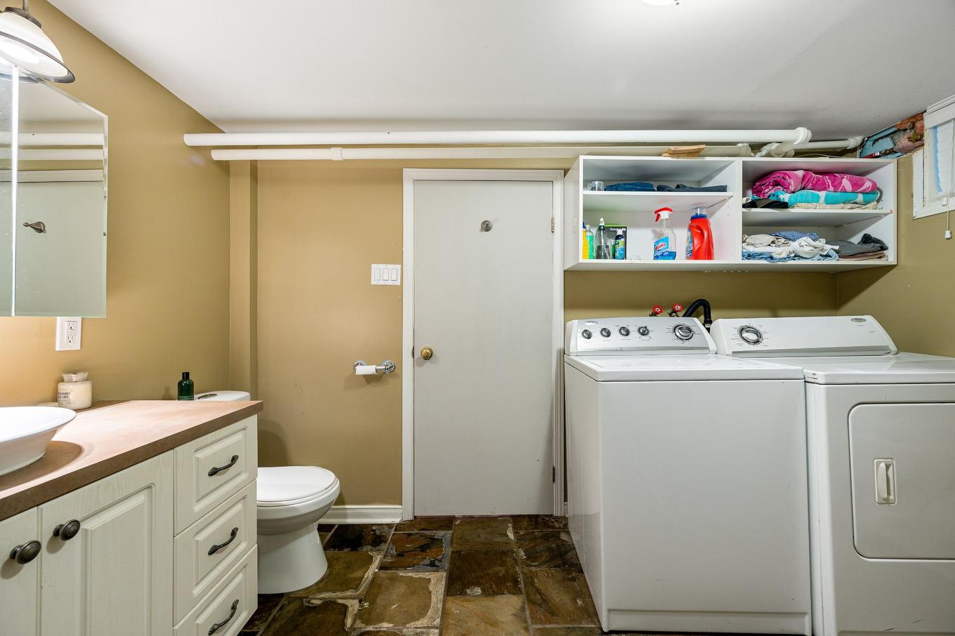 Bathroom - 58 Av. Beverley, Mont-Royal, QC - Indoor