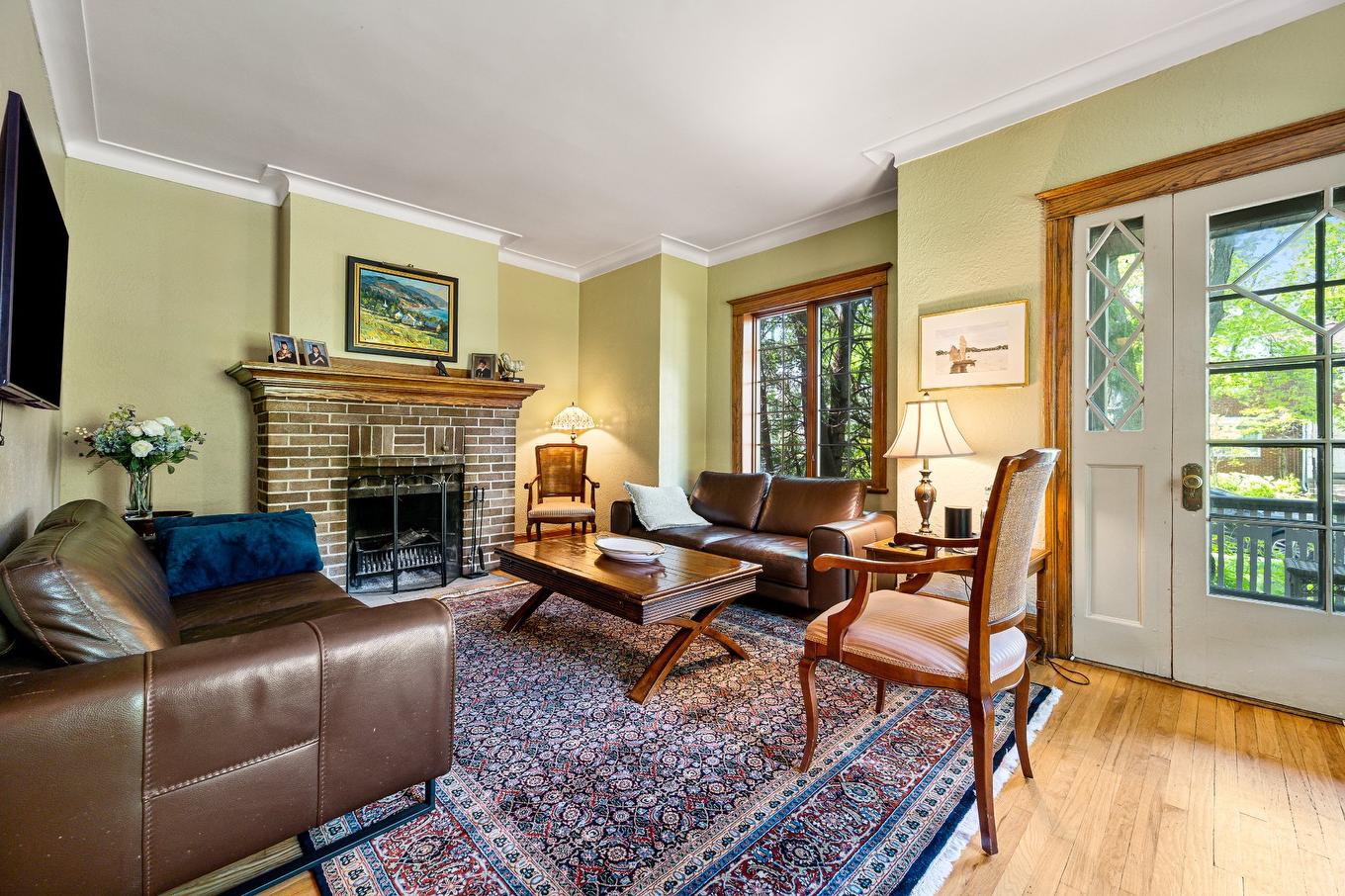 Living room - 58 Av. Beverley, Mont-Royal, QC - Indoor Photo Showing Living Room With Fireplace