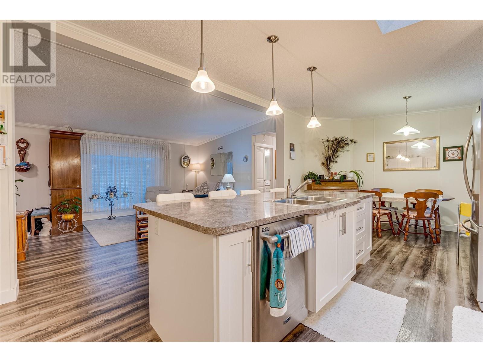 Wide open concept design - 1600 43 Avenue Unit# 25, Vernon, BC