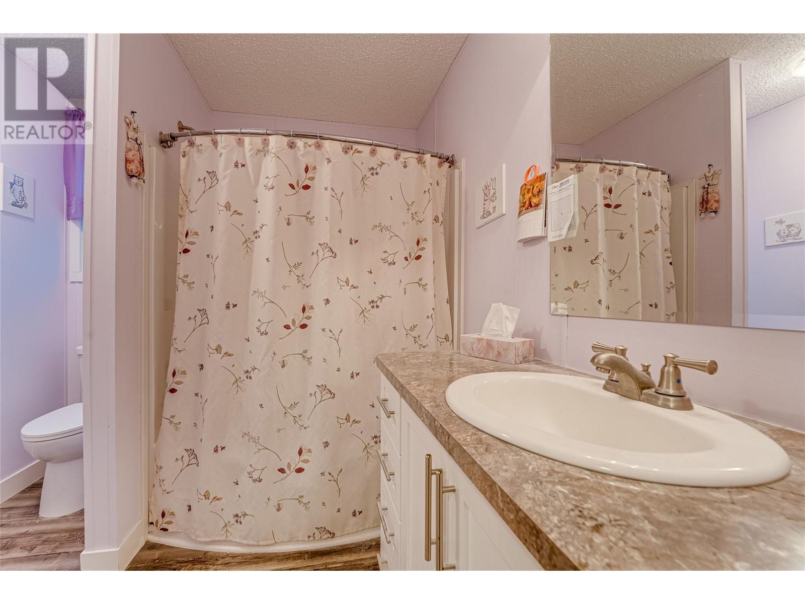 4 pice ensuite bathroom - 1600 43 Avenue Unit# 25, Vernon, BC