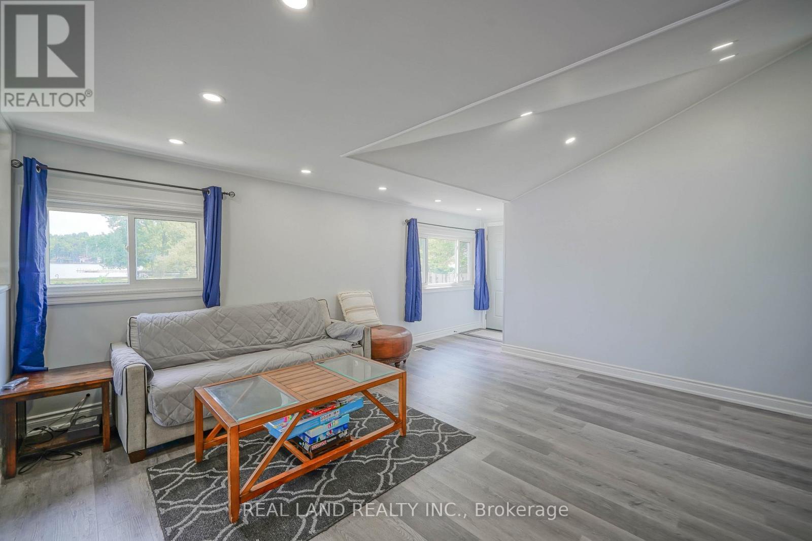 84 Parker Dr, Roseneath, Alnwick/Haldimand, ON - Indoor Photo Showing Living Room