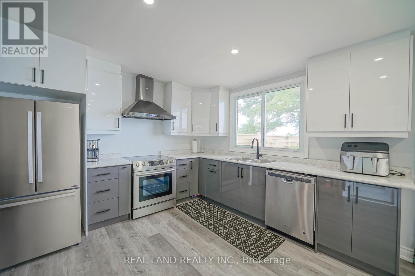 84 Parker Dr, Roseneath, Alnwick/Haldimand, ON - Indoor Photo Showing Kitchen With Double Sink With Upgraded Kitchen