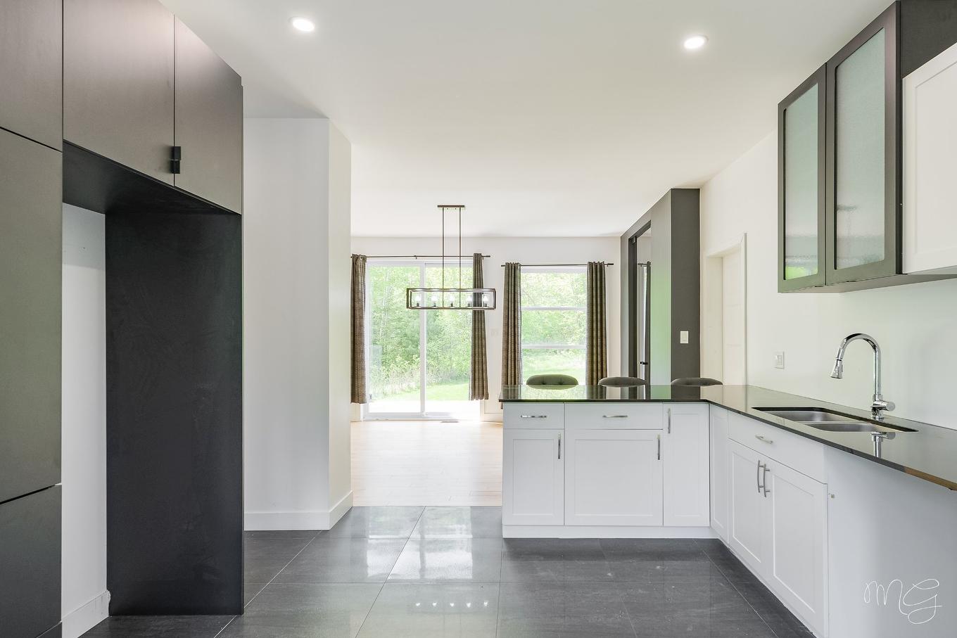 Kitchen - 1531 Ch. David, Prévost, QC - Indoor Photo Showing Kitchen With Double Sink