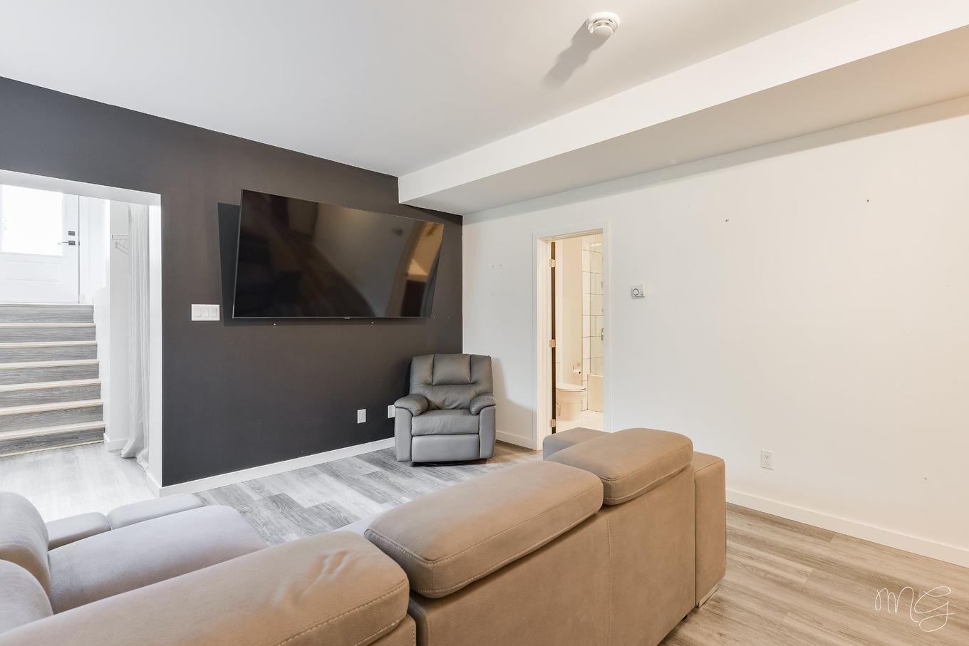 Living room - 1531 Ch. David, Prévost, QC - Indoor Photo Showing Living Room