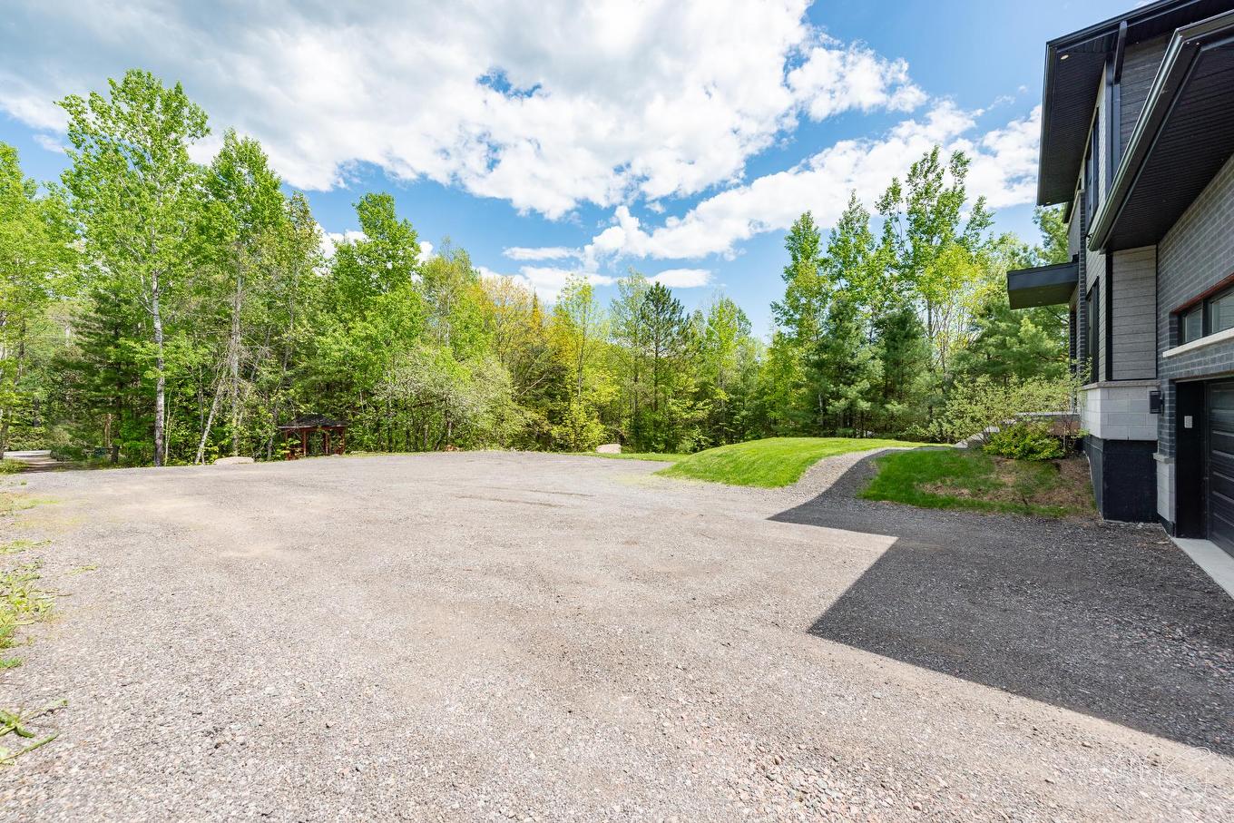 Parking - 1531 Ch. David, Prévost, QC - Outdoor