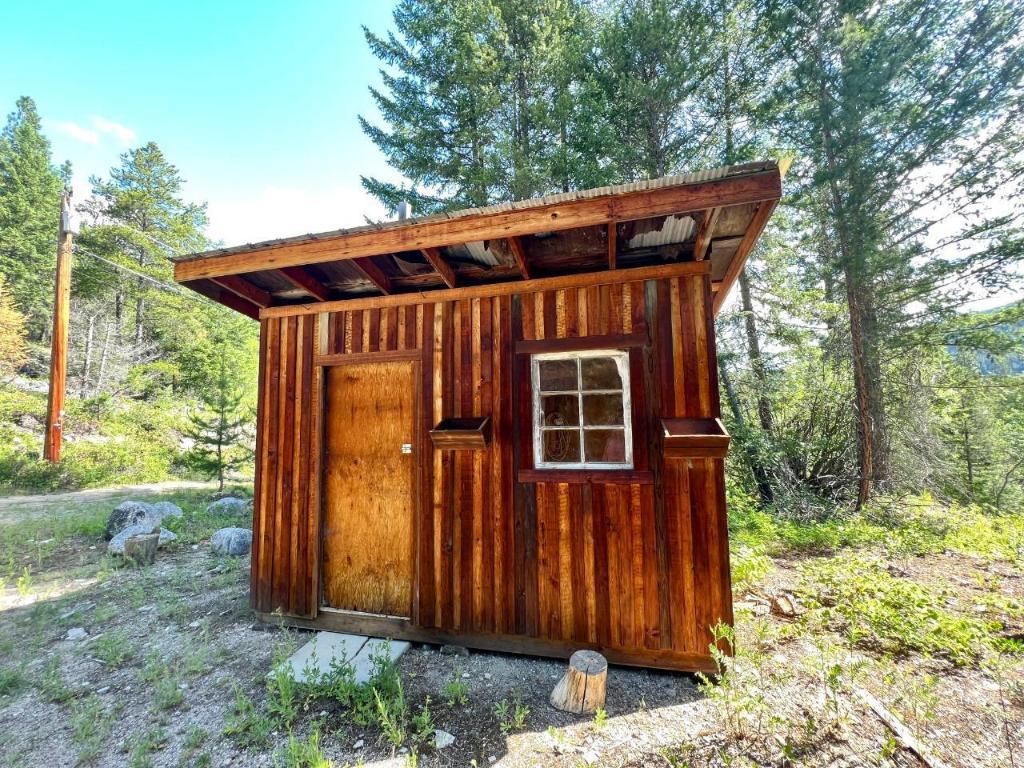 2556 Princeton Summerland Road, Princeton, BC - Outdoor