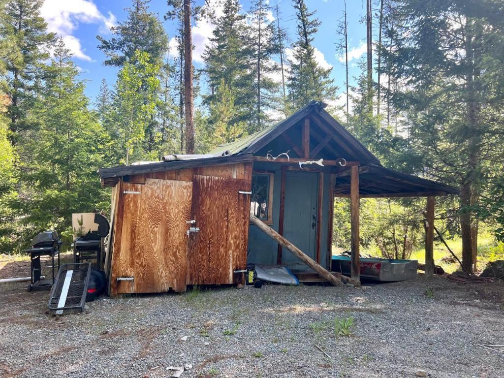2556 Princeton Summerland Road, Princeton, BC - Outdoor