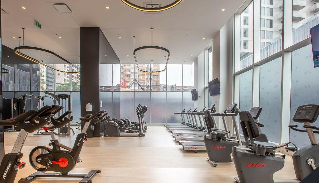 Exercise room - 213-2300 Rue Tupper, Montréal (Ville-Marie), QC - Indoor Photo Showing Gym Room