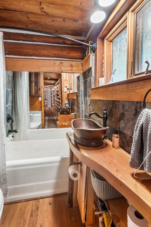 11899 3A Highway, Destiny Bay, BC - Indoor Photo Showing Bathroom