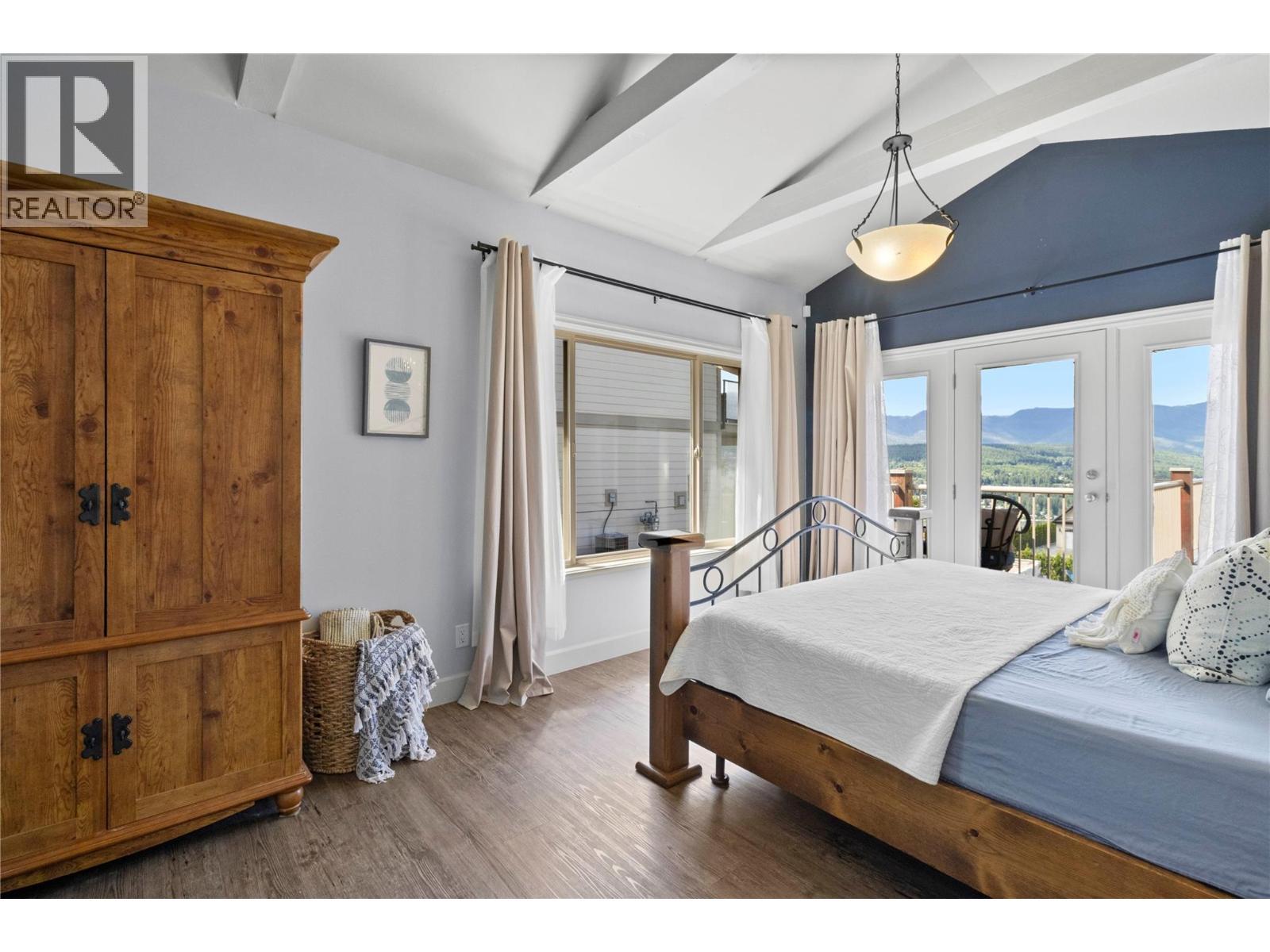 3240 Roncastle Road, Blind Bay, BC - Indoor Photo Showing Bedroom