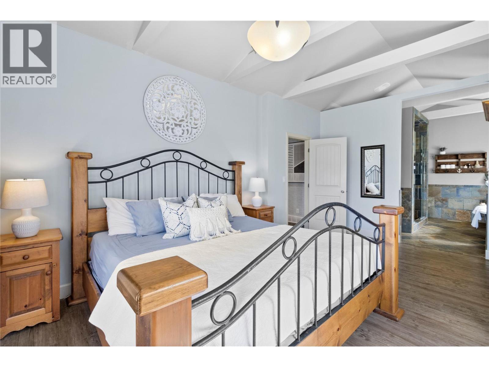 3240 Roncastle Road, Blind Bay, BC - Indoor Photo Showing Bedroom