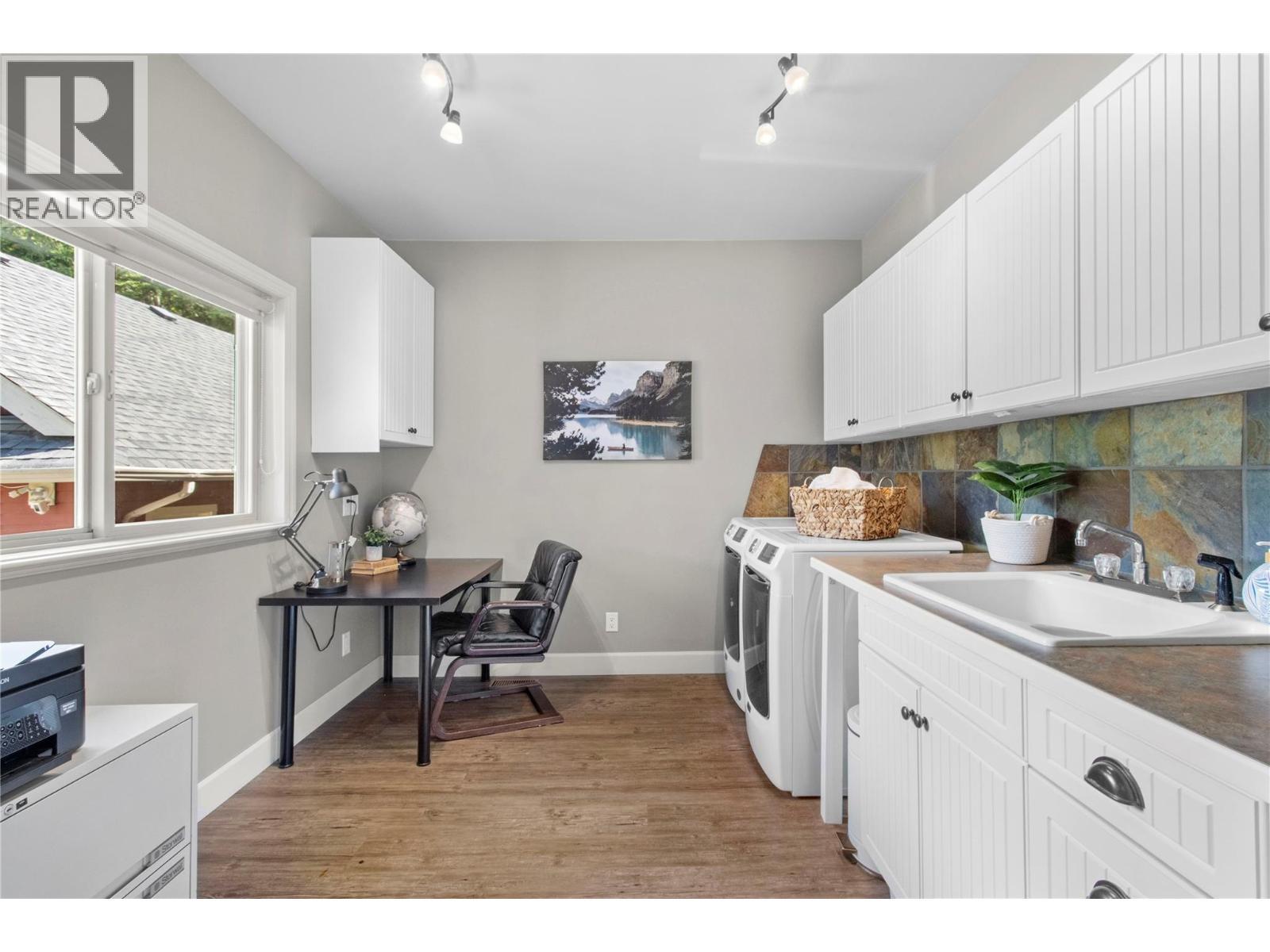 3240 Roncastle Road, Blind Bay, BC - Indoor