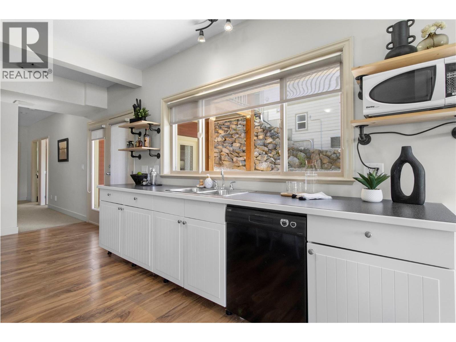 3240 Roncastle Road, Blind Bay, BC - Indoor Photo Showing Kitchen With Double Sink